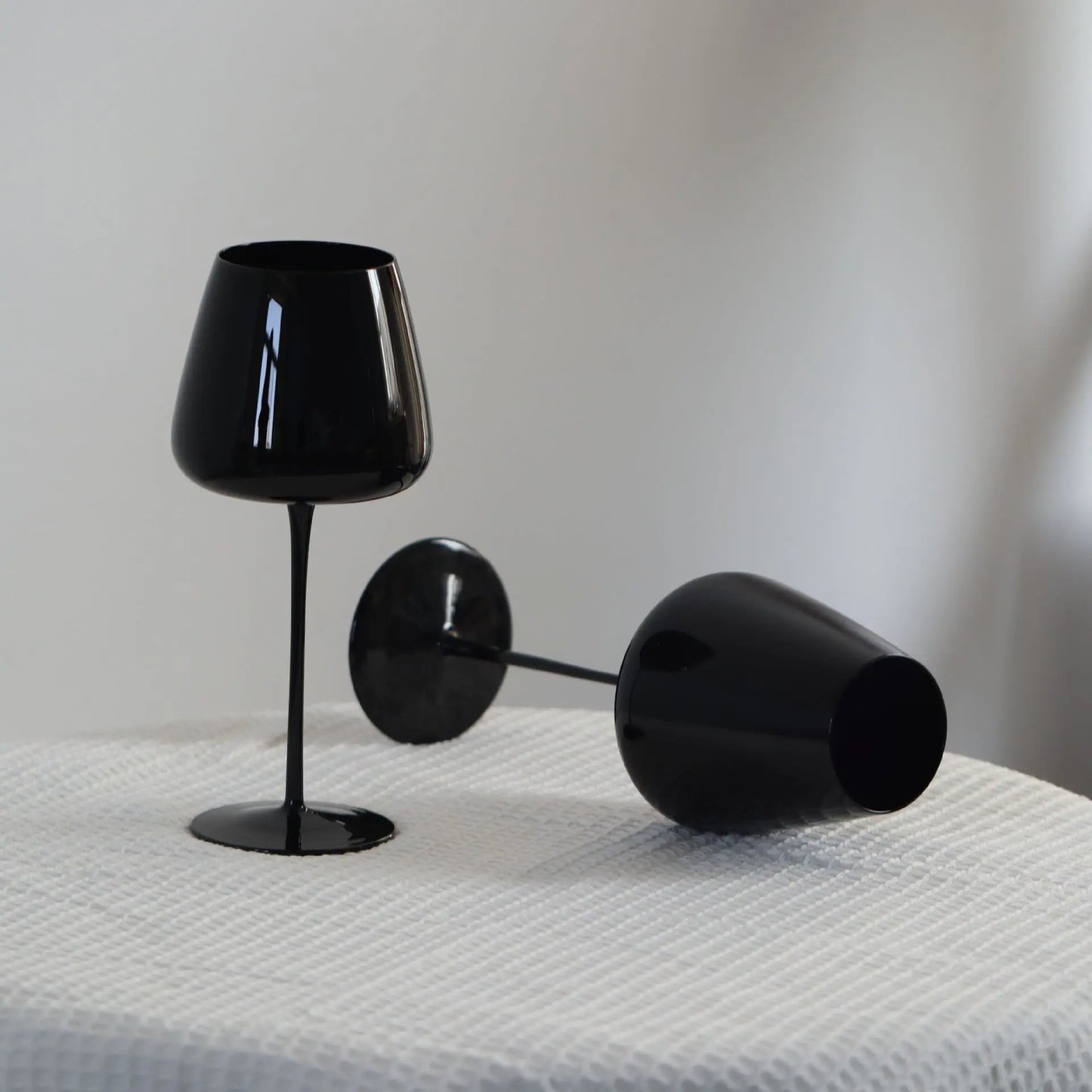Copas de vidrio negro